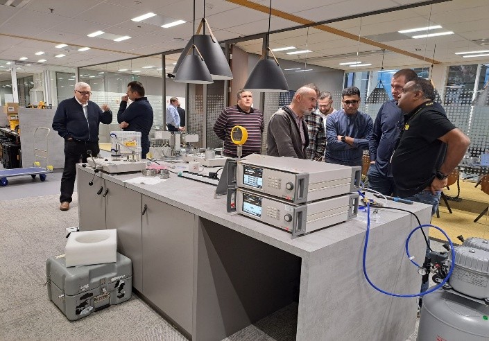 Demonstrație cu echipamente de metrologie cu reprezentanți Fluke Calibration din Eindhoven, Olanda